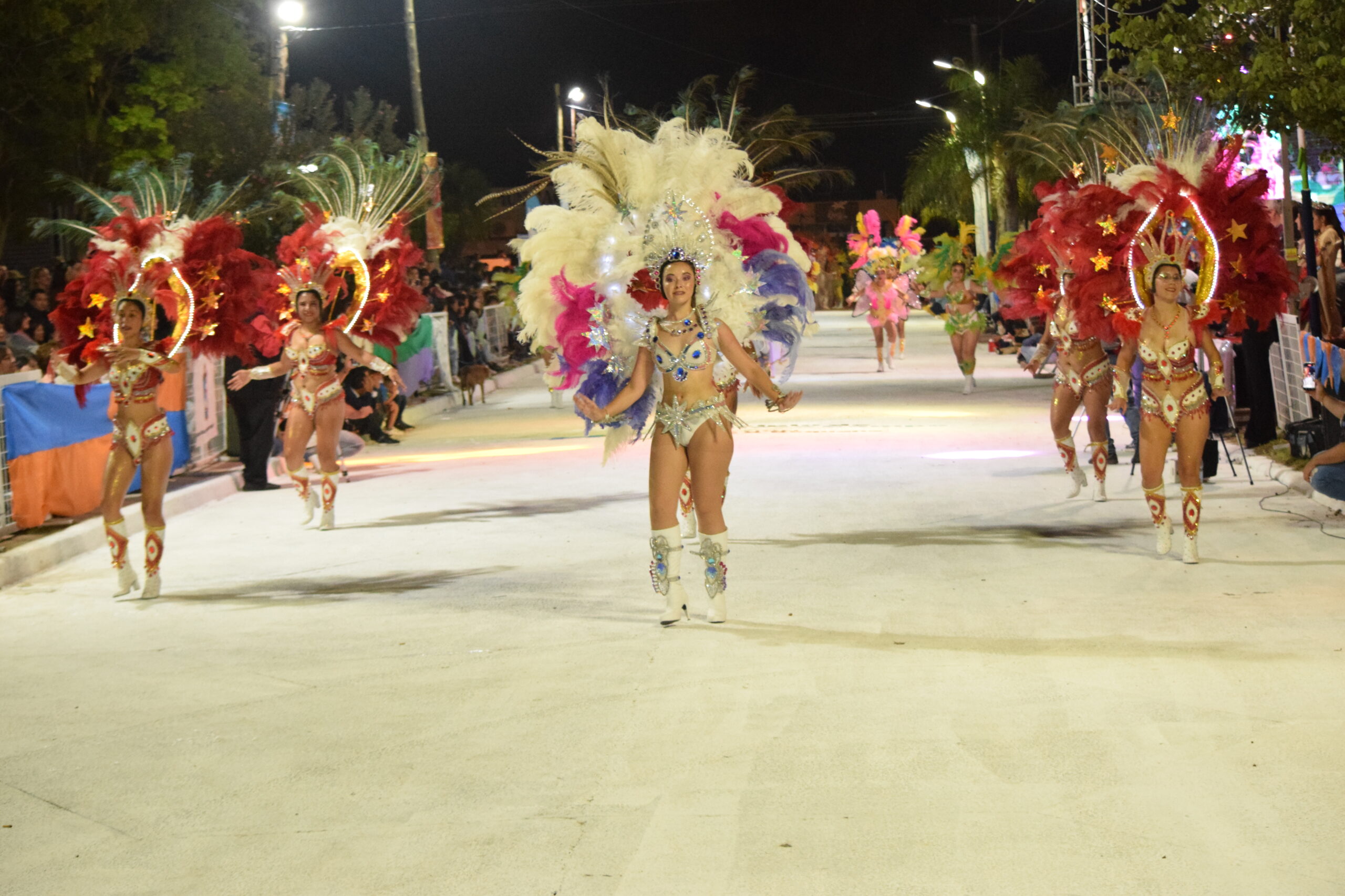 Hermoso Campo vibr con la primera noche de Carnaval con un